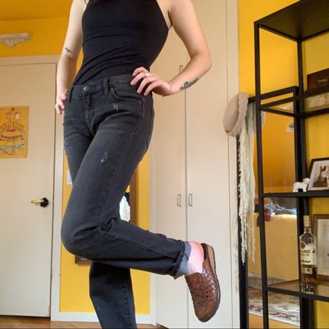 Free People Slim Fit, Lightly Distressed Dark Grey Or Black Girlfriend Jeans. Tag Says Suggested Retail Price Is $78. Gorgeous, Soft, And Well Worn Feeing Even Though They’re Never Worn, New With Tags. I Consider Offers, Trades, Bundle For The Largest Discounts American Eagle Aeo Vintage Vtg 60s 70s 80s 90s 2000s 1980s 1970s 1960s 1990s Forever 21 Pacsun Kendall Kylie Urban Outfitters Free People Garage Express Brandy Melville Urban Renewal Reformation Zara Abercrombie And Fitch Anthropologie High Waist Jeggings, Destructed Jeans, Free Jeans, 90s 2000s, Frayed Jeans, Girlfriend Jeans, Urban Renewal, Free People Jeans, Free People Denim