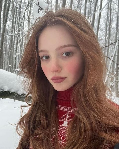 ellie fournier | taste by melanie harlow | cloverleigh farms #7 Sugar Plum Fairy Makeup, Makeup Looks Winter, Makup Looks, Light Makeup Looks, Haircut Inspo, Cold Girl, Punk Makeup, Winter Girl, Fairy Makeup