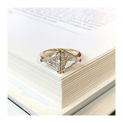 Triangle stone ring