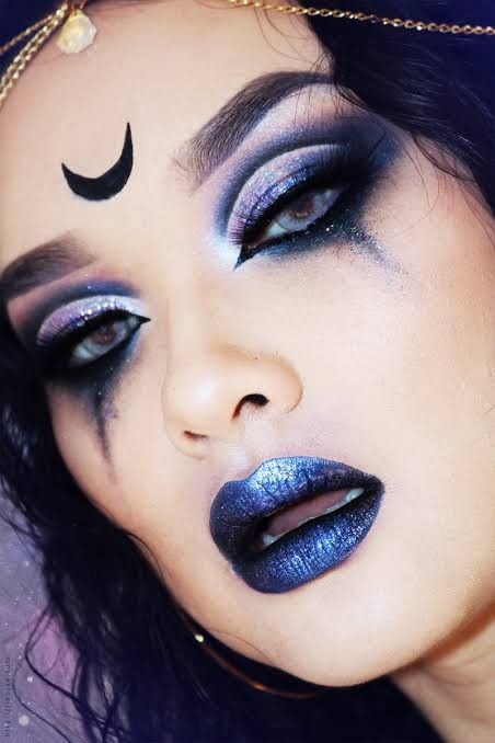 Psychic Makeup Halloween, Moon Makeup Ideas, Purple And Black Witch Makeup, Sorcerer Makeup Halloween, Mystical Witch Makeup, Creative Witch Makeup, Witch Purple Makeup, Halloween Eyes Drawing, Blue Vampire Makeup