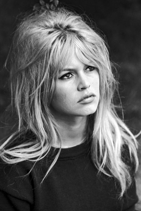 Brigitte Bardot // French style icon #beauty #hair Bardot Hair, Bridgette Bardot, Bridget Bardot, Anna Karina, Serge Gainsbourg, French Girl Style, French Actress, Long Blonde, French Women