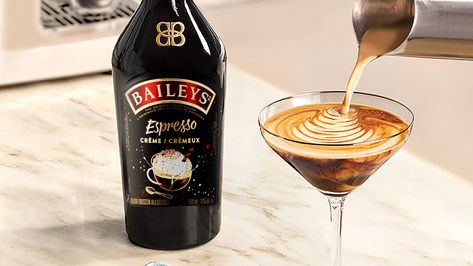 Espresso Martini Recipe Baileys, Baileys Espresso, Baileys Iced Coffee, Baileys Tiramisu, Baileys Irish Cream Recipes, Martini Espresso, Baileys Cocktails, Baileys Original Irish Cream, Espresso Martini Recipe