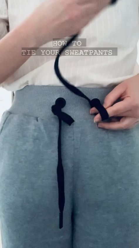 studio_tenue on Instagram: Fashion hack - save for later How to tie your sweatpants • Music: another time Musician: LiQWYD • #fashionhacks #fashionhack #stylehack… Diy Clothes Life Hacks, Les Couples, Save For Later, Fashion Hacks, Creative Fashion, Instagram Fashion, Diy Clothes, Musician, Sweatpants