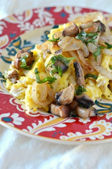 Eggs With Mushrooms, Mushroom Breakfast, Caramelized Onions And Mushrooms, Mushrooms And Onions, Scrambled Eggs Recipe, Mushroom And Onions, Best Breakfast Recipes, Egg Breakfast, Breakfast Brunch Recipes