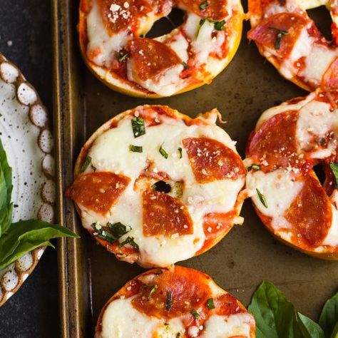 Homemade Bagel Bites Recipe - Kathryn's Kitchen Homemade Bagel Bites, Bagel Bites Recipe, Mini Bagels, Bagel Bites, Pizza Bagels, Homemade Bagels, Recipe Notes, Recipe Images, Pizza Sauce