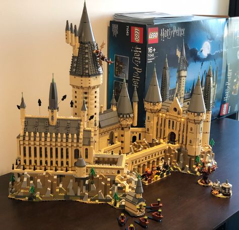 Harry Potter Castle, Harry Potter Lego, Lego Bedroom, Harry Potter Lego Sets, Harry Potter Toys, Harry Potter Hogwarts Castle, Lego Decorations, Lego Hogwarts, Set Building