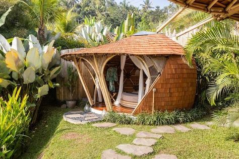 Bamboo Hut House, Bamboo Cottage, Cottage House Design, Bamboo House Bali, Camaya Bali, Bamboo Villa, Bamboo Hut, Bali Huts, Cottage House Designs