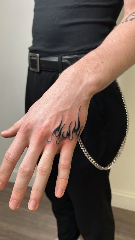 Hals Tattoo Mann, Tattoo Queen, Tato Paha, 42 Tattoo, Tato Minimal, Tato Jari, Tatuagem Masculina Pequena, Small Finger Tattoos, Hand And Finger Tattoos