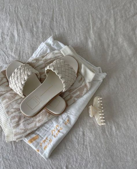 White Sandals Aesthetic, Beach Sandals Aesthetic, Sandals Aesthetic, White Sandals, Summer Sandals, Instagram Inspo, Beach Sandals, White Aesthetic, White Summer