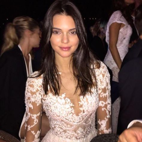 @effervescentkj on Instagram: “May 23, 2015 - Kendall at Naomi Campbell's Birthday party | @kendalljenner #kendalljenner #kyliejenner #ncbirthday2015 (via @fashiontomax )” Kendall Jenner Kuwtk, Kendall Jenner Young, Kendall Jenner Body, Jenner Girls, Kendall Style, Jenner Sisters, Kylie Kristen Jenner, Kendall Jenner Outfits, Kendall And Kylie Jenner