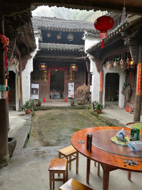 Chinese Houses Traditional, Asian Courtyard House, Siheyuan Chinese Courtyard, Chinese Cottagecore, Chinese Ancient House, Ancient Chinese House, Traditional Chinese House Interior, Chinese Farmhouse, Chinese Style House