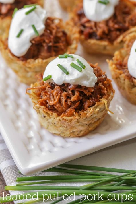 Loaded Pulled Pork Cups - Lil' Luna Pork Barbecue, Coconut Poke Cakes, Veggie Cups, Barbecue Pulled Pork, Bbq Dinner, Baked Chicken Wings, Potato Skins, Finger Food Appetizers, Best Appetizers