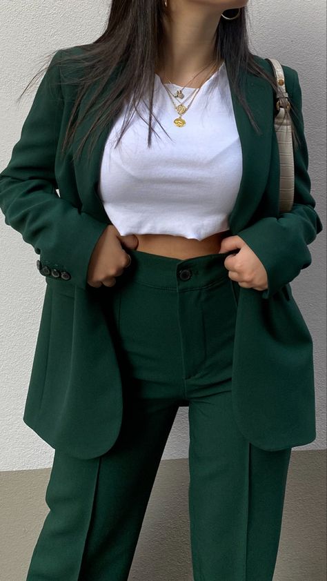 giorgia.ronzoni Ladies Green Suit, Emerald Suits For Women, Green Formal Suit Women, Dark Green Formal Outfit, Dark Green Womens Suit, Women Green Suit Outfit, Green Suit For Women Wedding, Green Female Suit, Green Semi Formal Outfit