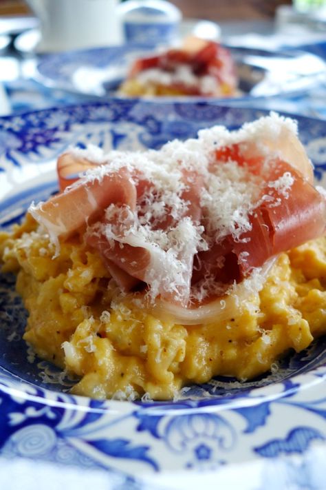 Prosciutto & Parmesan Scramble - The Londoner Easy Scrambled Eggs, Weekend Brunch Recipes, Keto Eating, Summer Breakfast, Egg Dishes, Foodie Crush, Delicious Donuts, Breakfast Tacos, Breakfast Brunch Recipes