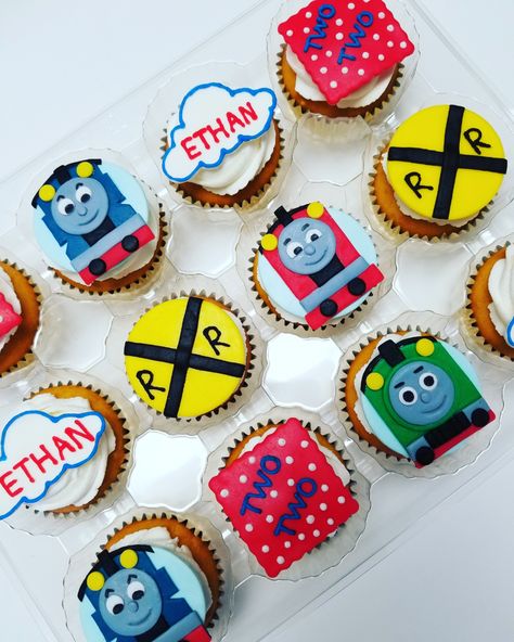 Thomas The Train Birthday Cupcakes, Thomas The Train Cupcakes, Train Birthday Cupcakes, Fiesta Bluey, Train Cupcakes, Thomas The Train Birthday Party, Cookie Dough Frosting, Baking Stuff, Brownie Cupcakes