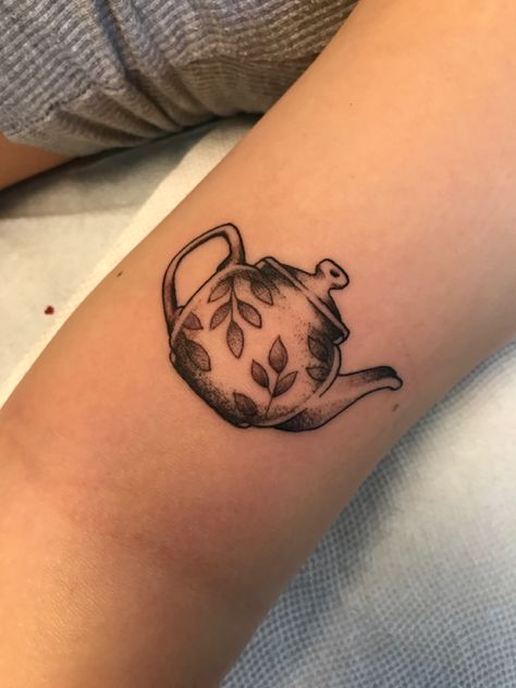 Tea Cup And Pot Tattoo, Teapot Tattoo Vintage, Tea Set Tattoo, Tea Kettle Tattoo, Teacup Tattoo Vintage, Tea Tattoo Ideas, Tea Pot Tattoo, Tea Tattoos, Henry Tattoo