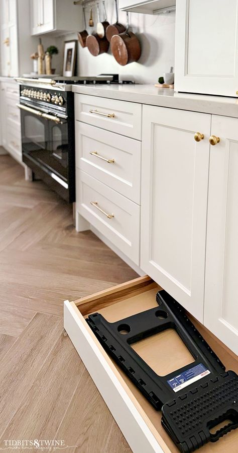 Here's a look at 10 kitchen cabinet storage ideas to make the most of your space, from pull-out shelves to hidden drawers. By thinking ahead about how you’ll use your kitchen, you can design a cabinet layout that fits your needs and keeps everything easily accessible. New Home Cabinet Ideas, Tidwell Cabinets, Kitchen Broom Storage Cabinets, Best Kitchen Storage Ideas, Kitchen Linen Storage, Kitchen Cabinet Pullout Drawers, Custom Kitchen Features, Cabinet Accessories Kitchen, Kitchen Cabinet Bread Storage