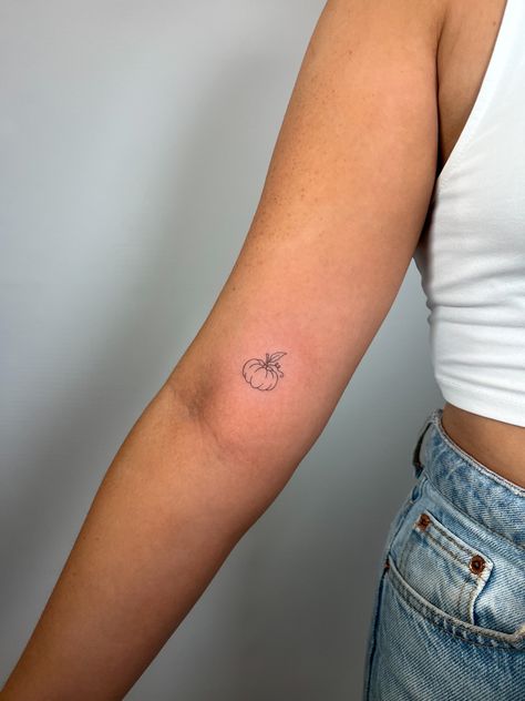 Fall Best Friend Tattoos, Pumpkin Tattoos Small, Pumpkin Ankle Tattoo, Tiny Autumn Tattoo, Pumpkin Pie Tattoo Ideas, Pumpkin Blossom Tattoo, Pumpkin Stick And Poke Tattoo, Dainty Spooky Tattoo, Simple Autumn Tattoo