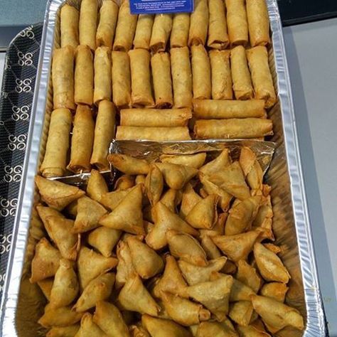 Small Chops In Nigeria, Food Trays In Nigeria, Small Chops Package In Nigeria, Small Chops, Wedding Buffet Food, African Recipes Nigerian Food, Catering Food Displays, Catering Ideas Food, Nigerian Food