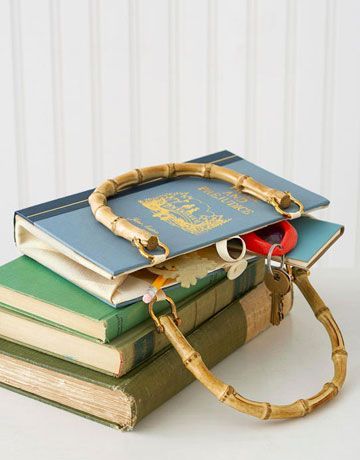 Oh man, I'd hate to kill a book to do this...but then again, I'd kill a book to do this. Books Diy, Fall Market, Book Craft, Senior Center, Book Purse, Bags Diy, Spring Craft, Boutique Ideas, How To Make Purses