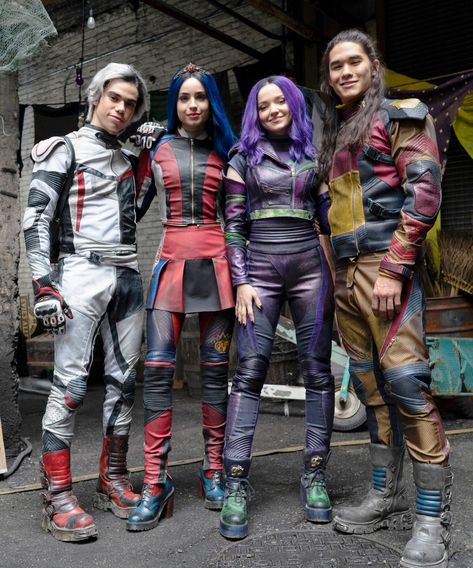 Evie Descendants, Mal Descendants, Disney Descendants Movie, Descendants Characters, Cheyenne Jackson, Kenny Ortega, Mal And Evie, Disney Descendants 3, Disney Channel Descendants