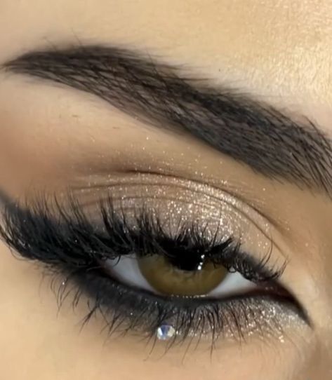 Eye Looks For A Black Dress, Sparkle Eyeliner Looks, Cat Eye Makeup With Glitter, Makeup Ideas For Winter Formal, Silver Cat Eye Makeup, Eye Makeup For Light Brown Eyes, Black Sparkly Eye Makeup, Dark Prom Aesthetic, Winter Formal Makeup Brown Eyes