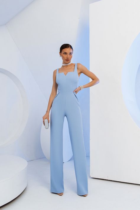 Master the art of effortless style with this show-stopping jumpsuit. From its flattering v-neckline to its clean lines and chic silhouette, everything about this jumpsuit is designed to help you look and feel your best. #vnecksleevelessjumpsuit #jumpsuit #sleeveless #fashion #style #fashiontrend #womenfashion #eventoutfit #summerfashion #womenwear Women Jumpsuit Outfits, Katb Ketab, Jumpsuit For Wedding Guest, Jumpsuit Outfits, Elegant Outfit Classy, Style Jumpsuit, Outfit Classy, Colorful Jumpsuit, Elegant Attire