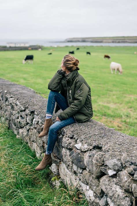 Fall Travel Outfit, Ireland Road Trip, Ireland Fashion, Spring Break Destinations, Wild Atlantic Way, Body Pump, Country Fashion, Foto Casual, Stil Inspiration