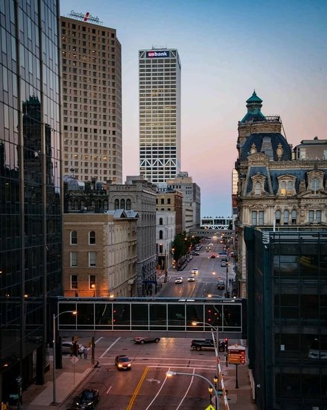 Milwaukee Downtown, BID #21 on Instagram: “Urban landscape 😍 📸: @rayphotogrey” Milwaukee Downtown, Dream Apartment, American Cities, City Girl, Urban Landscape, Milwaukee, Cityscape, Times Square, Travel