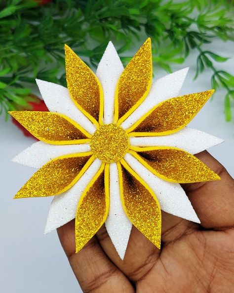 Christmas Star Making, Christmas Star Crafts, Foam Christmas Ornaments, Star Making, Christmas Tree Decorations Ideas, Christmas Ornament Template, Christmas Tree Decorating Ideas, Tree Decorating Ideas, Tree Decorations Ideas