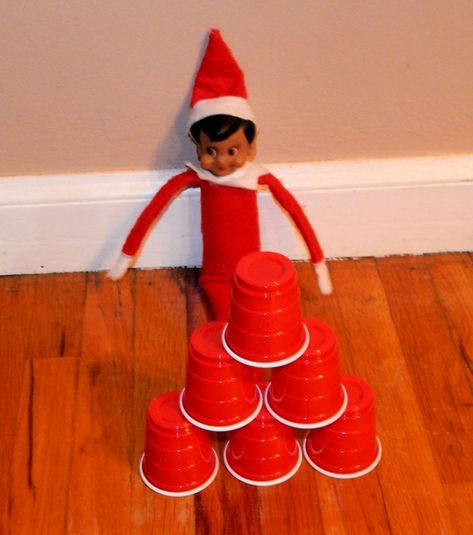 Elf On The Shelf Cool Ideas Christmas Food Crafts Gifts, Elf On The Shelf Note, Solo Cups Party, Christmas Food Crafts, Easy Elf On The Shelf, Santa Cups, Elf Pets, Easy Elf, Note Ideas