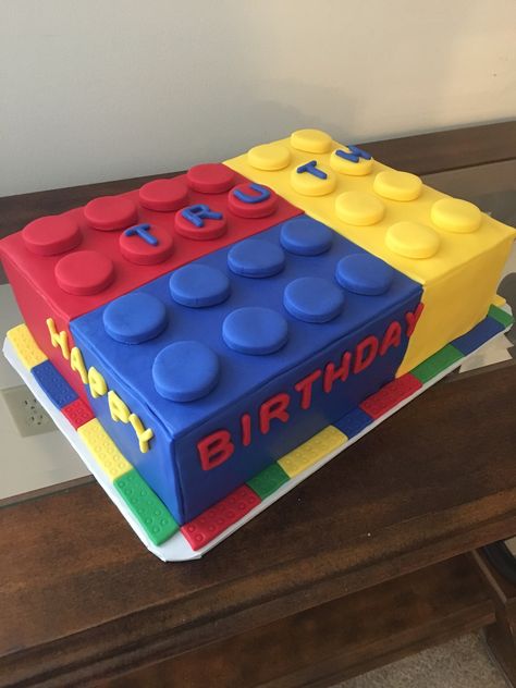 Lego birthday cake Lego Cakes Ideas, Easy Lego Cake Ideas, Legos Birthday Cake, Lego Theme Birthday Cake, Lego Cake Ideas Boys, Lego Cake Ideas Birthday, Cake Lego Birthday, Lego Brick Cake, Lego Sheet Cake