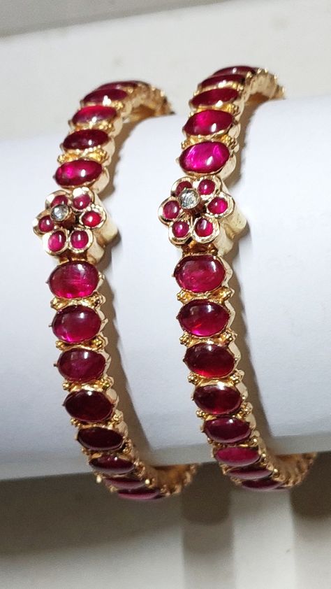 Kempu Bangles Gold, Ruby Bangles Gold, Ruby Bangles Indian, Kadas Bangles, Beaded Wedding Jewelry, Kada Bangles, Ruby Bangles, New Gold Jewellery Designs, Gold Jewelry Outfits