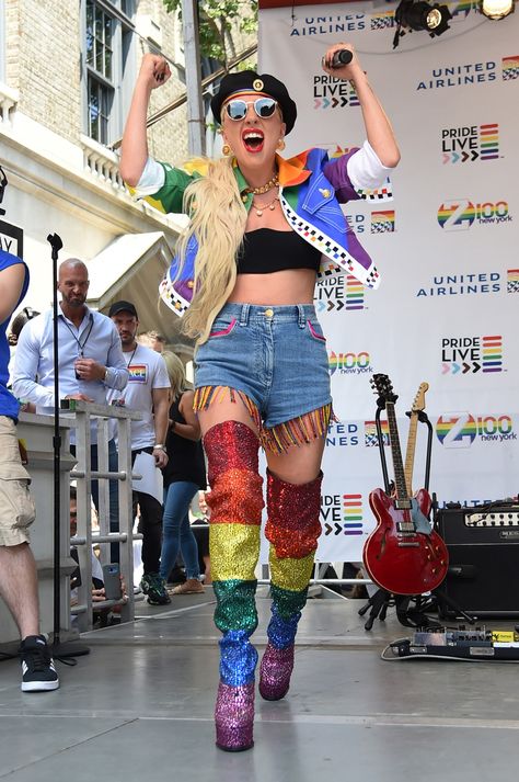 Custom Versace, Lady Gaga Outfits, Lady Gaga Fashion, Lady Gaga Pictures, Pride Outfit, Pride Parade, Lgbtq Pride, Lgbt Pride, Gay Pride