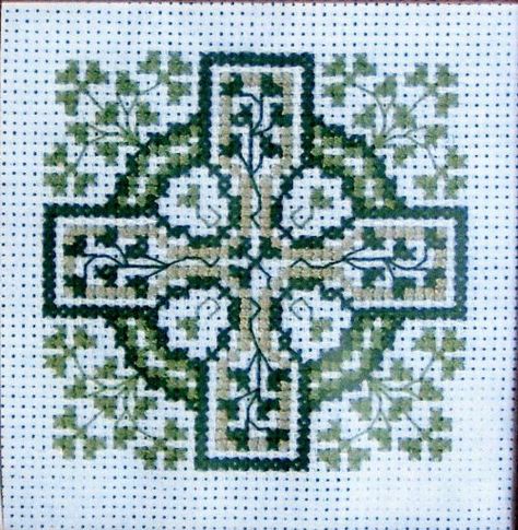 Celtic Embroidery, Irish Quilt, Irish Pattern, Stitches Design, Irish Cross, Celtic Cross Stitch, Irish Shamrock, Ziplock Bag, Cross Stitch Borders