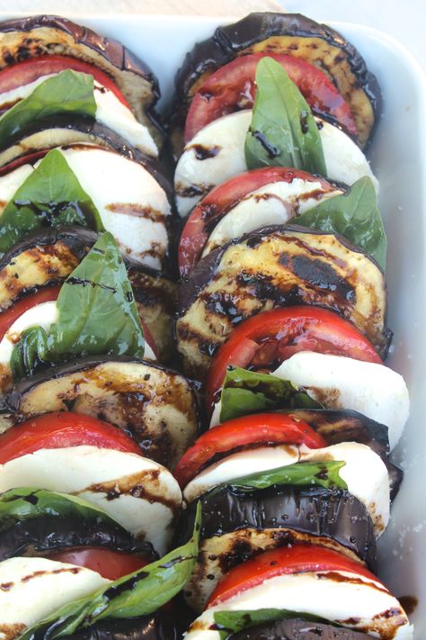 Eggplant & Tomato Caprese Salad - LideyLikes Caprese Salad Dressing, Tomato Caprese Salad, Tomato Caprese, Csa Box, Caprese Recipes, Growing Organic Vegetables, Eggplant Salad, Eggplant Dishes, Summer Produce