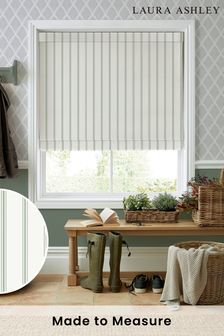 Roman Blinds Bedroom, Green Country Kitchen, Roman Blinds Kitchen, Roman Civilization, Farmhouse Blinds, Classic Roman Shades, Ashley Green, Types Of Blinds, Sage Green Kitchen