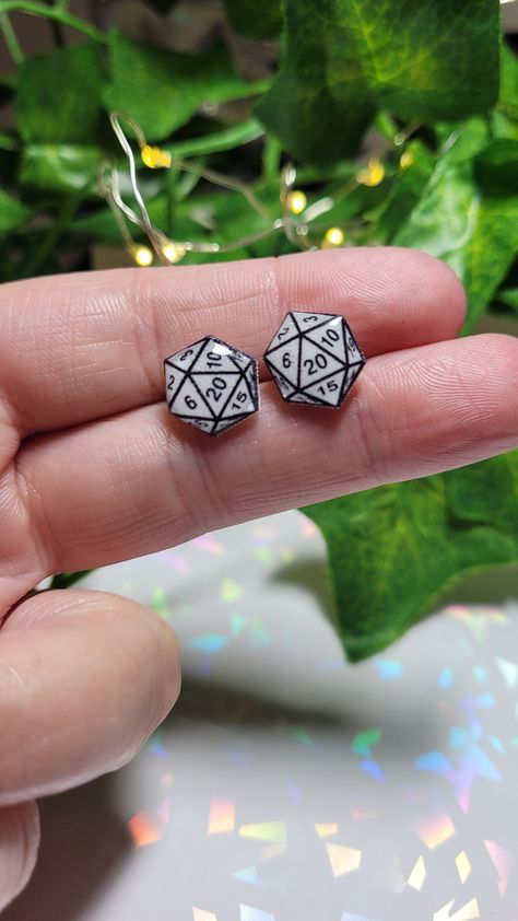 Dnd Earrings, D20 Earrings, Video Game Jewelry, Dice Dragon, 20 Sided Dice, Dnd Crafts, Witch Diy, Fandom Outfits, Funky Earrings