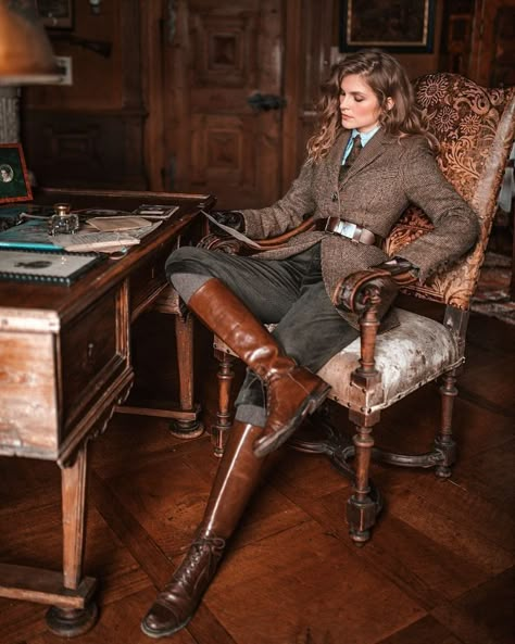 Mode Style Anglais, Countryside Outfit, Countryside Fashion, British Country Style, Dark Academia Outfit, Equestrian Chic, Lena Hoschek, Dark Academy, Country Style Outfits