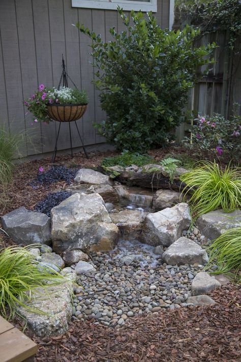 Fir Pit, Water Fall Ideas, Backyard Pondless Waterfall, Yard Water Fountains, Small Garden Waterfalls, Landscaping Water Feature, Waterfall Landscaping, Diy Ponds Backyard, Pondless Water Features