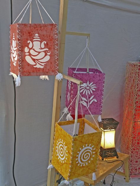 Diy Diwali Lanterns, Homemade Lanterns, Easy Paper Crafts For Kids, Diwali Lantern, Lantern Craft, Diwali Decoration Items, Diy Diwali Decorations, Diwali Craft, Paper Craft Ideas