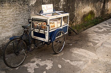 Mobile Bakery | by hiddenmode Mobile Bakery, Market Cart, Gerobak Dorong, Bike Food, Bakery Shop Design, Community Coffee, Coffee Van, Mobile Food Cart, Bakery Interior