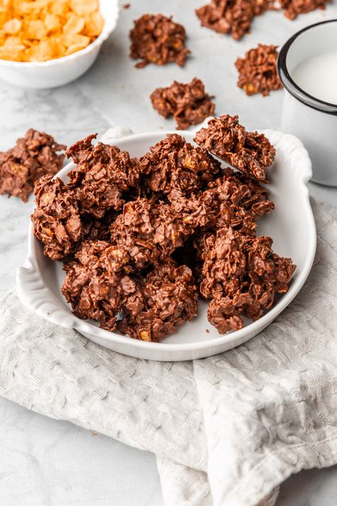 Cornflake Dessert, Cornflakes Chocolate, Chocolate Cornflake Cakes, Cornflake Cake, Crumb Recipe, Spring Time Desserts, Gluten Free Cereal, Peanut Butter Bites, Crunchy Chocolate