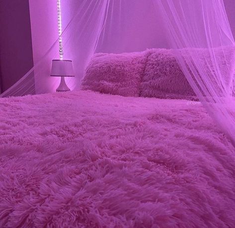 Girl Apartment Decor, Room Things, Girly Room Decor, Pink Bed, Neon Bedroom, Luxury Room Bedroom, Neon Room, Perfect Bedding, Big Baby