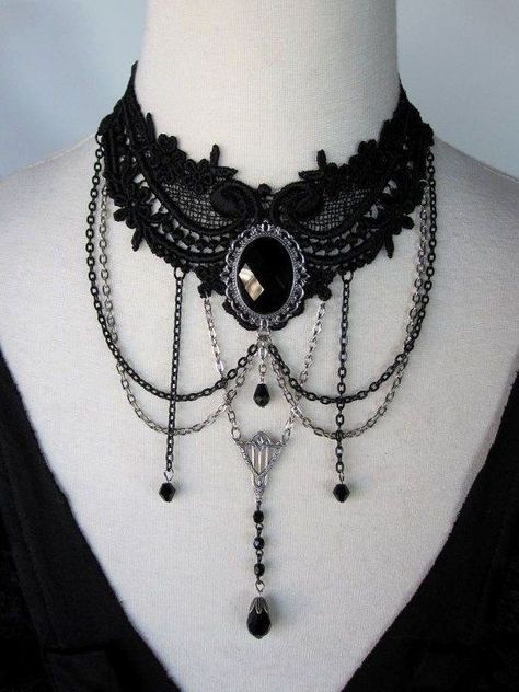 Choker Necklace Diy, Diy Choker Necklace, Gothic Fashion Victorian, Movie Bloopers, Victorian Accessories, Goth Accessories, Goth Jewelry, Gothic Necklace, Victorian Clothing