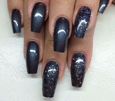 Dark Grey Nails, Grey Nail Designs, Nails With Glitter, Nagellack Trends, Winter Inspired, Gray Nails, Her Nails, Dark Nails, Silver Nails