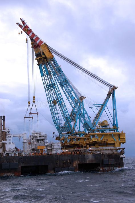 Giant Crane, Gas Work, Oil Rig Jobs, Water Well Drilling, Human Oddities, Crawler Crane, Big Machines, Oil Platform, Marine Engineering