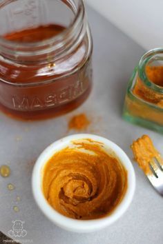 Acne Face Mask Recipe, Tumeric Masks, Homemade Face Moisturizer, Diy Turmeric Face Mask, Turmeric Face, Turmeric Face Mask, Tumeric Face Mask, Skin Care Routine For 20s, Acne Face Mask