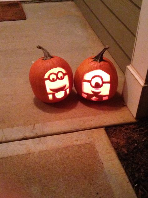 Pumpkin Carving #despicableme #minion Pumpkin Design Carving, Double Pumpkin Carving Ideas, Minon Pumpkins Carving, Pumpkin Carving Ideas Minions, Duo Pumpkin Carving Ideas, Pumpkin Carving Minion, Matching Pumpkin Carving, Pumpkin Carving Easy, Minion Pumpkin Carving