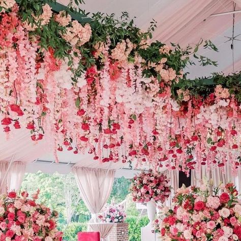 Red And Pink Wedding Theme Decor, Red Pink And White Wedding Theme, Pink And Red Wedding Theme, Red Indian Wedding, Red And Pink Wedding, Crete Wedding, Red Wedding Theme, Wedding Lounge, Pink Wedding Theme